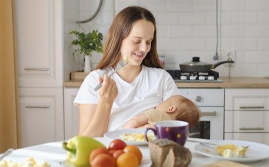 Mãe com bebê na rotina APLV
